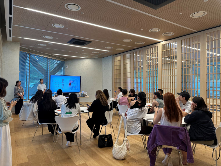 (하이원리조트) 외국인 웰니스 프로그램 한국의 향 진행 사진.jpg