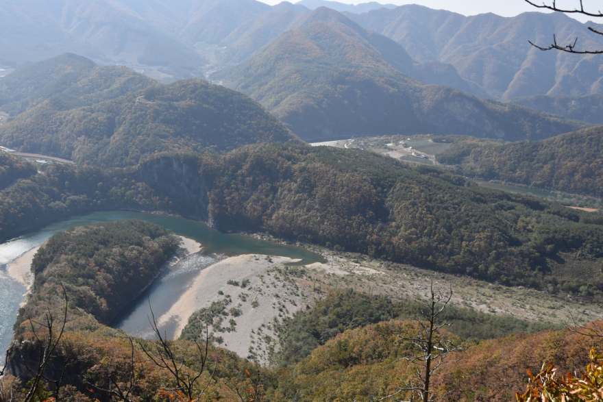 2. DSC_5335 백운산에서 본 동강 60%.JPG