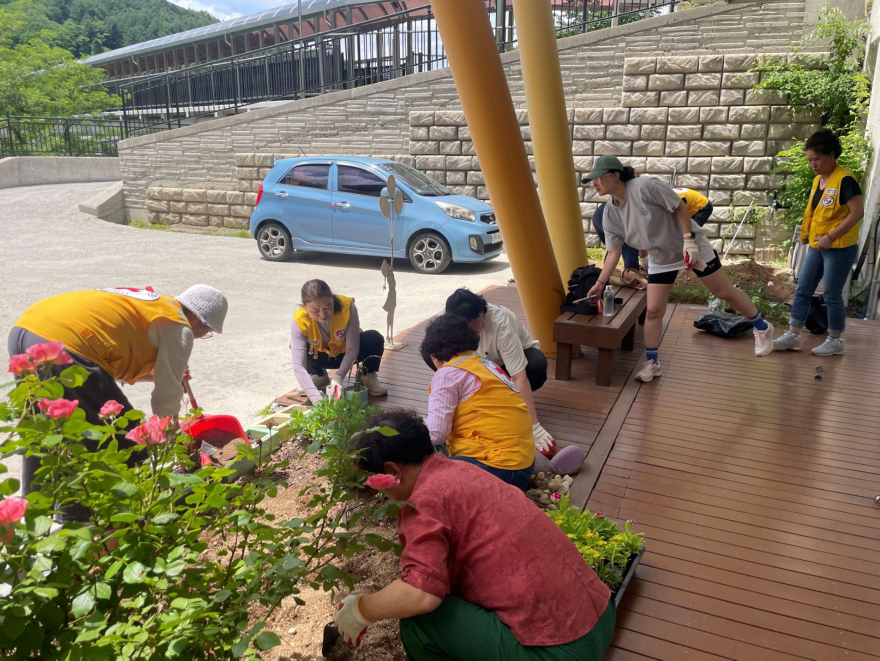 260708(수)사진자료(정선 고한적십자봉사회, ‘나눔으로 꽃 피운 동행’ 장애인 위한 맞춤형 프로그램 운영) (2).jpg