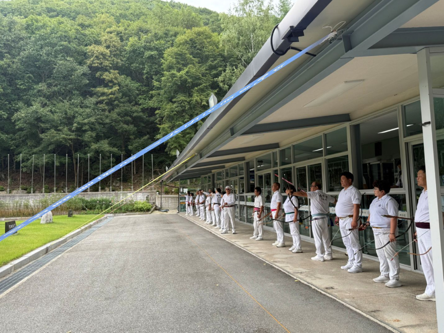 260828(금)사진자료(정선군, 이번 주말 궁도·당구대회 잇따라 개최…도내 생활체육인 화합의 장_궁도대회).jpg