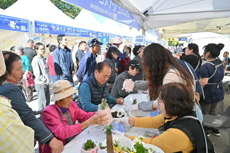 261005(월)사진자료(제51회 정선아리랑제 체험부스) (2).jpg