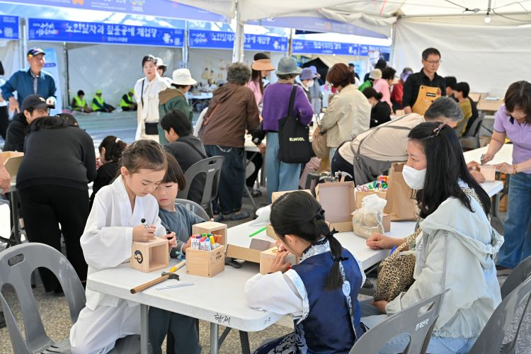 261005(월)사진자료(제51회 정선아리랑제 체험부스) (3).jpg