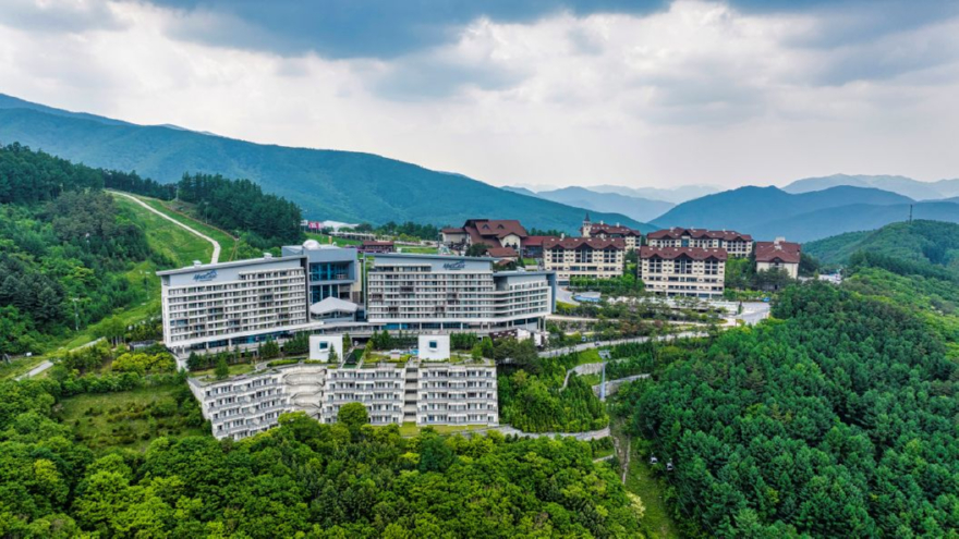 2. (하이원리조트) 작년 초 휴양콘도미니엄부분 환경표지인증을 획득한 하이원 콘도 전경.jpg
