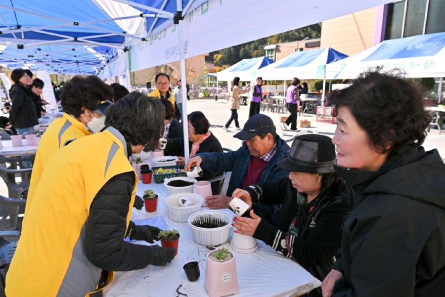 js20261028(화암면 경로잔치)-4(J91_9942).jpg