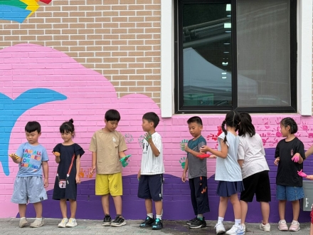 아이들의 상상, 화암마을 담벼락에 활짝 피다