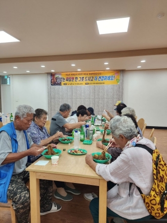 불 대신 웍 앞에 선 소방대원들…짜장면에 담은 이웃사랑