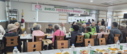 ‘아흔 넘긴 어르신 40명…여량마을이 차린 생신상’