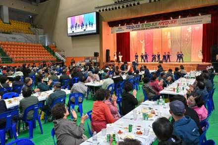 어르신께 감사 한 상, 이웃에게 따뜻한 관심