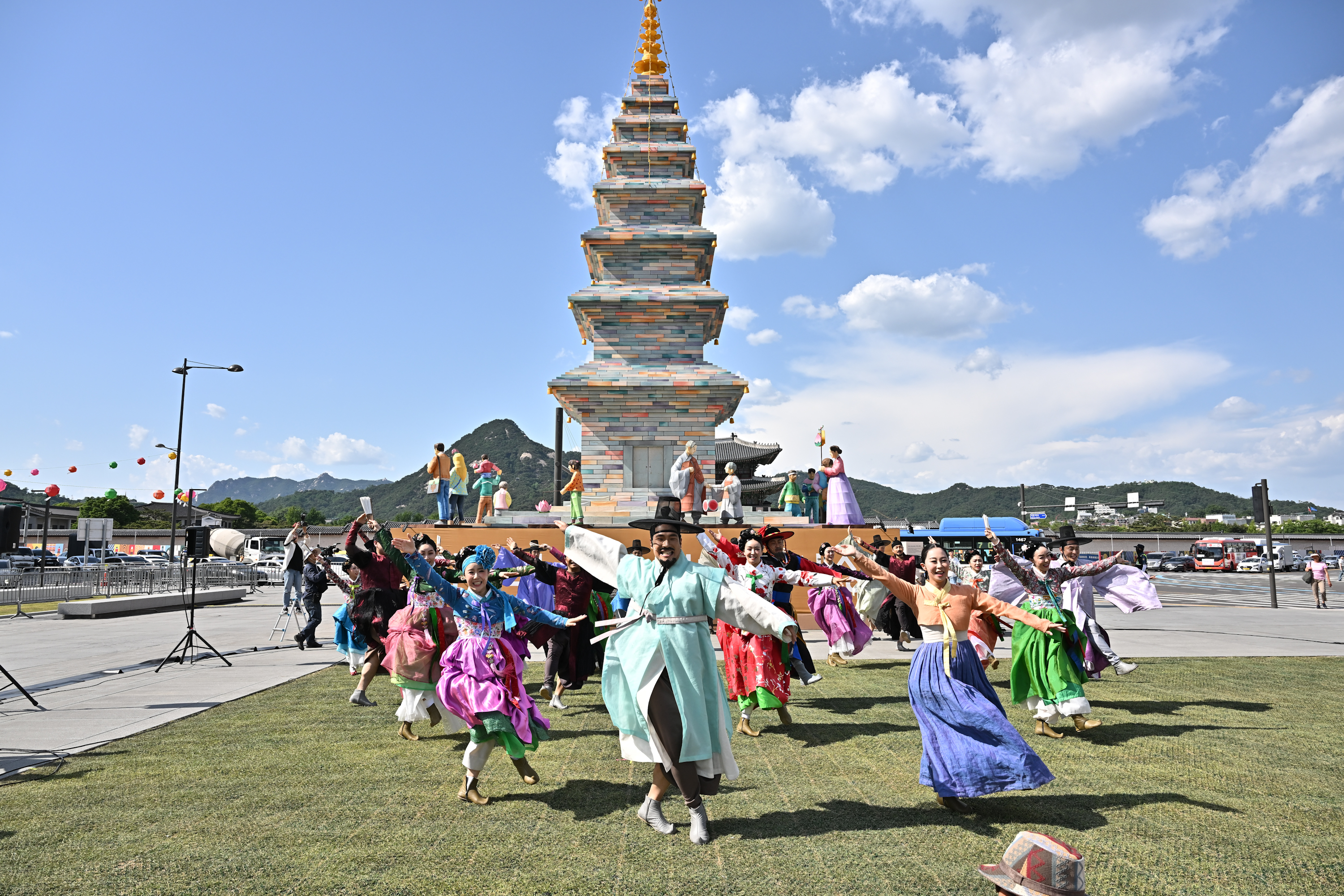 광화문 수마노탑 연등 앞에서 정선 홍보