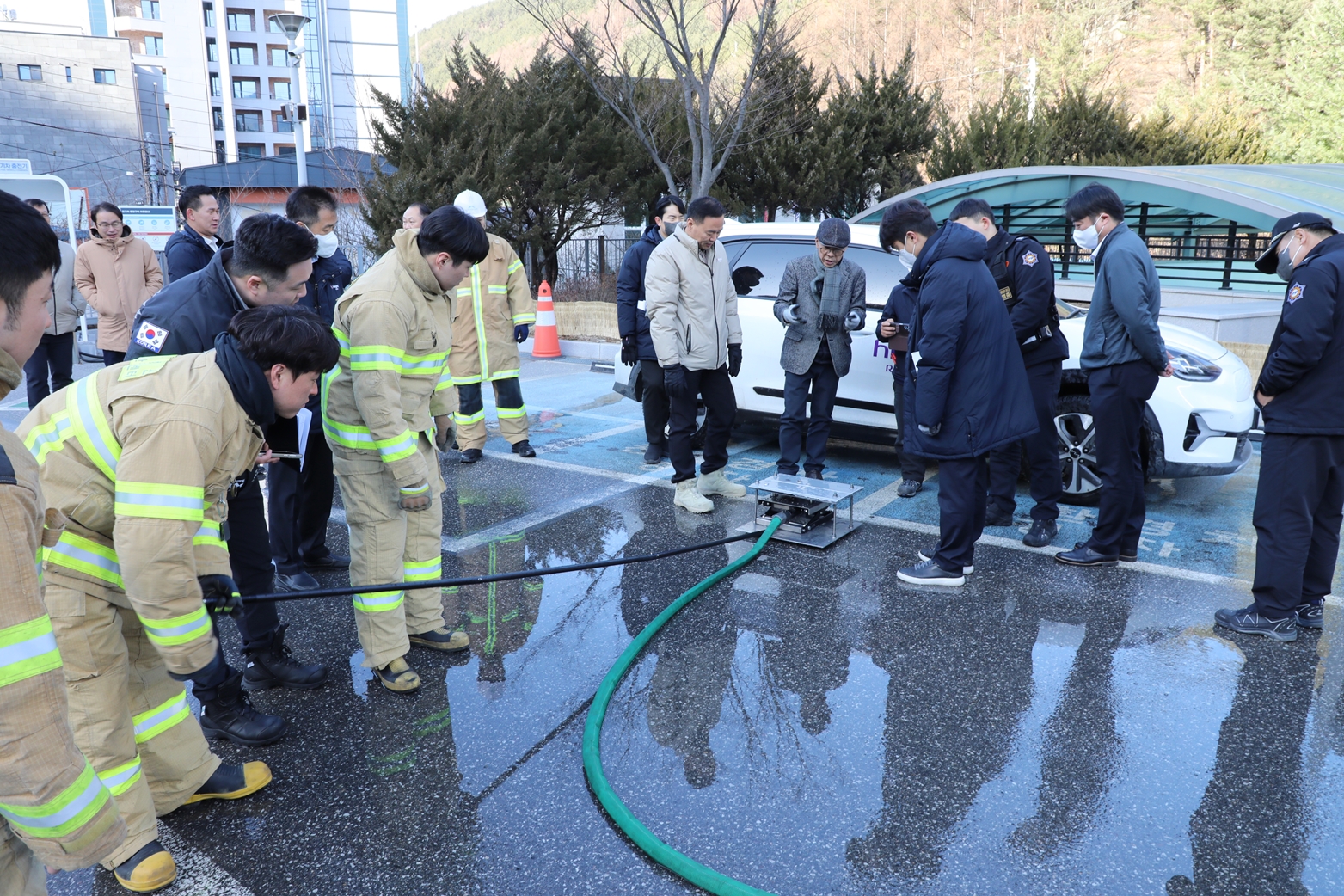 10일 정선소방서, 탱크테크와 전기차 화재 진압 합동훈련 실시